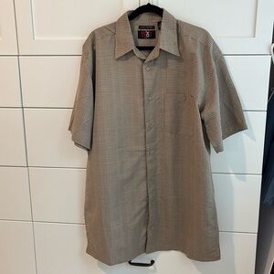 WXY button down shirt
Luxury microfiber 
Size LT men’s